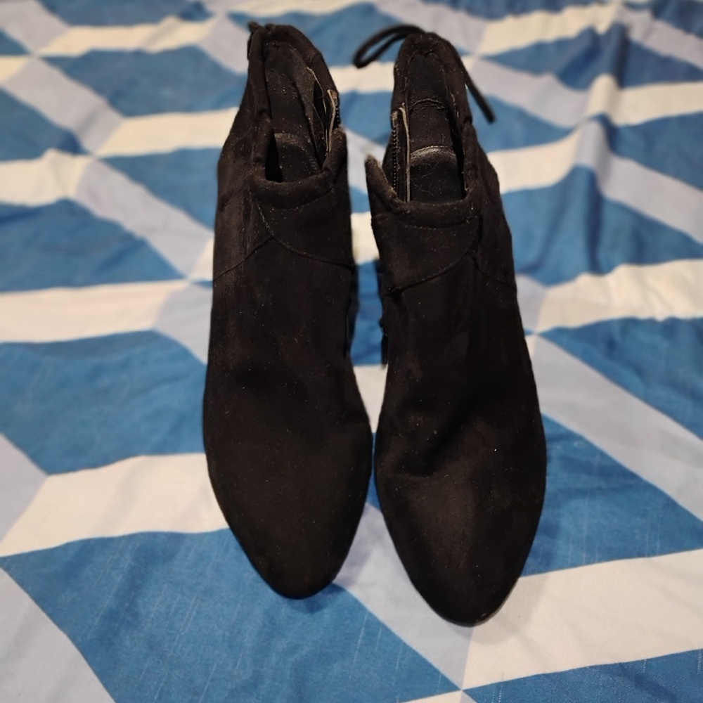 Sleek Black Ankle Boots with Side Zipper